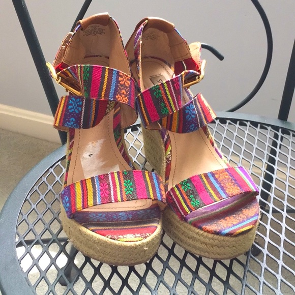 Steve Madden Shoes - Steve Madden tribal print wedges.